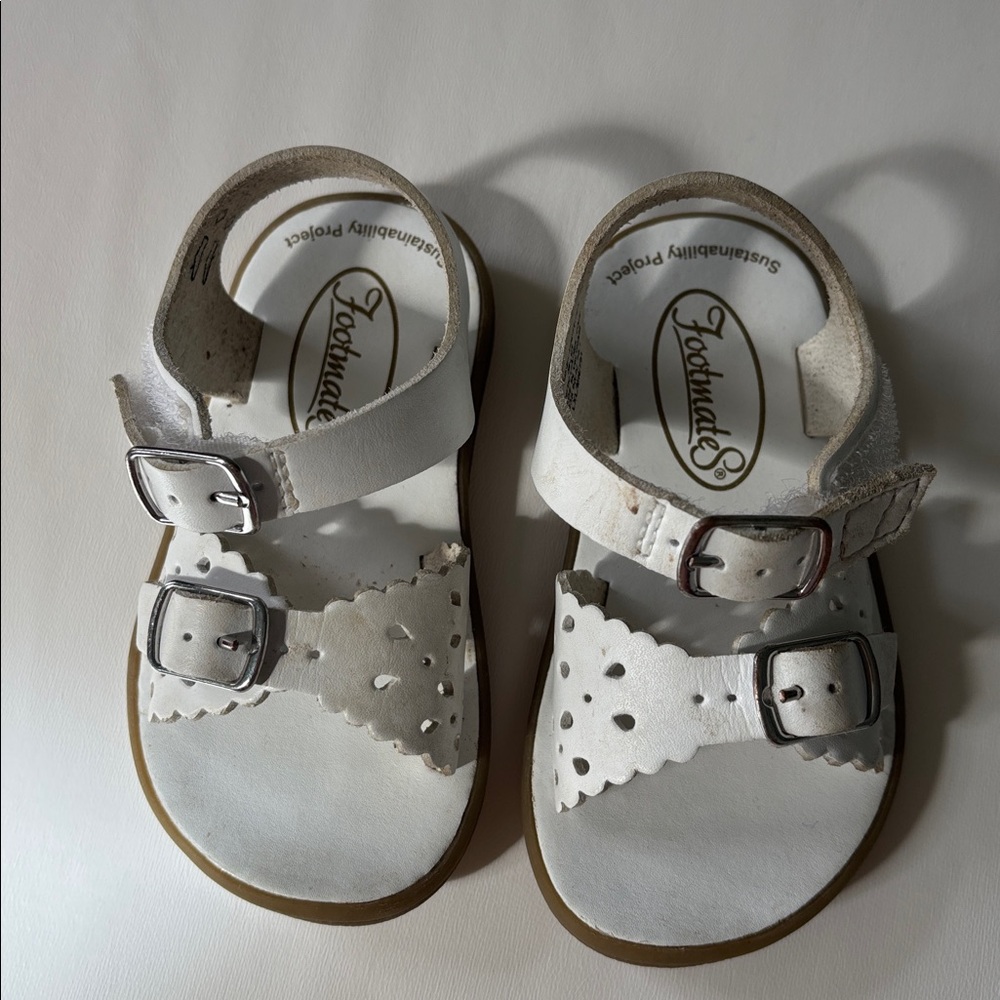 FootMates White Leather Sandals with Buckle